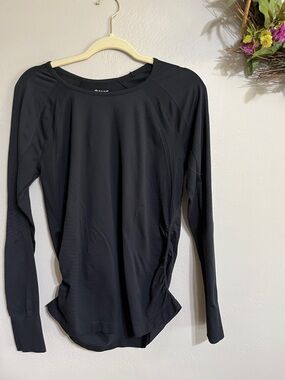 🌺GAIAM Black Long-Sleeve Athletic Top